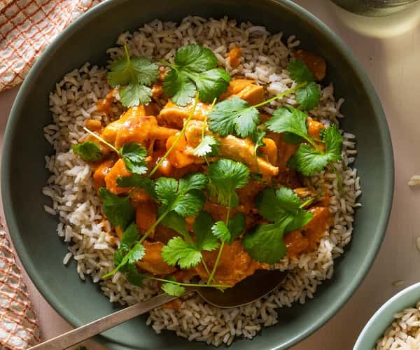 Kyllingcurry med paprika, kokos og fullkornsris