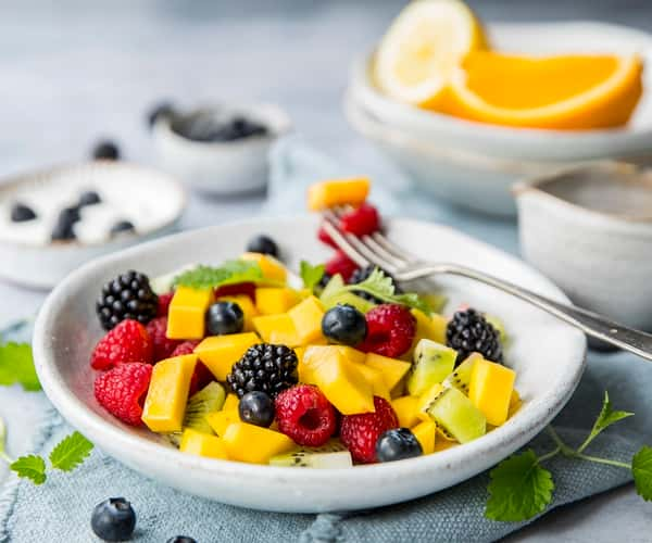 Fruktsalat med mango og bjørnebær