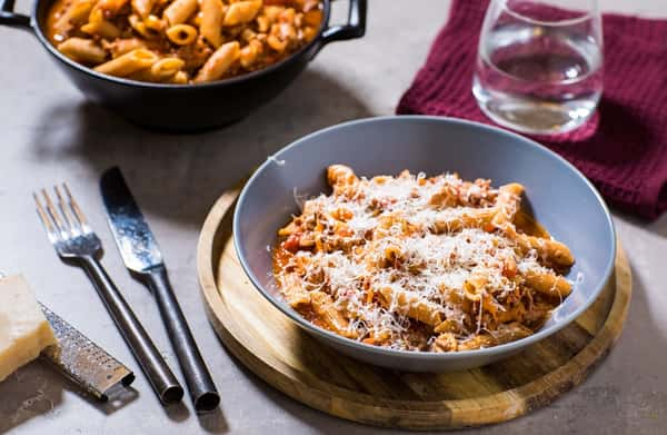 One pot-pasta av kjøttsaus og grønnsaker