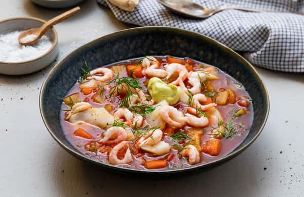 Fransk tomatisert fiskesuppe med sei, reker, grove pitabrød og aioli