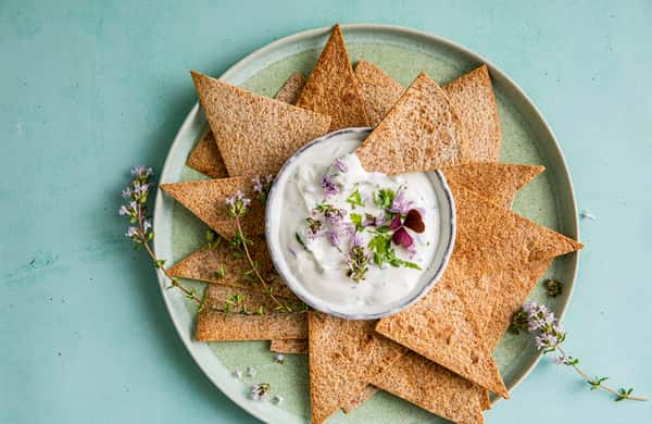 Urtedip med hjemmelaget tortillachips