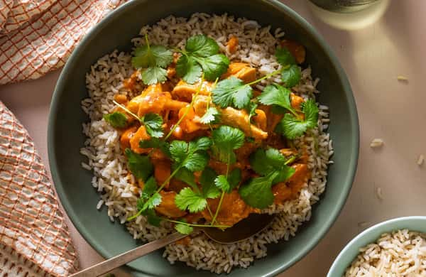 Kyllingcurry med paprika, kokos og fullkornsris