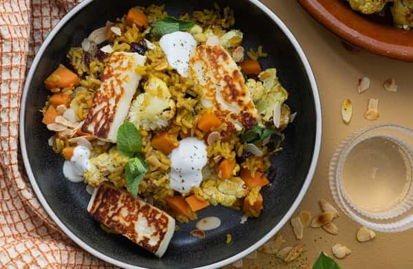 Persisk biryani - krydret ris med stekt halloumi, ovnsbakt blomkål og mynte